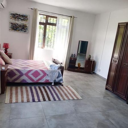 1 Bedroom Apartment In Pereybere With Private Balcony Pereybere Beach Buitenkant foto
